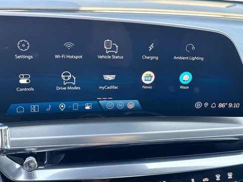 Certified 2024 Cadillac Lyriq Luxury AWD/4WD image 21