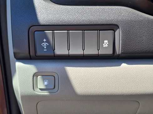 Used 2017 Kia Sedona LX w/ LX Essentials Premium Package FWD image 34