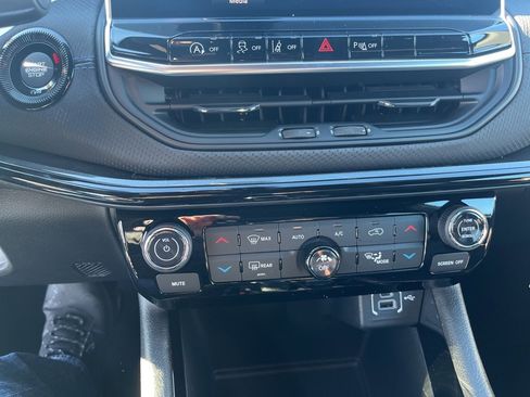 New 2026 Jeep Compass Limited image 24