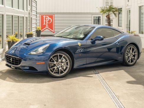 Used 2012 Ferrari California RWD image 9
