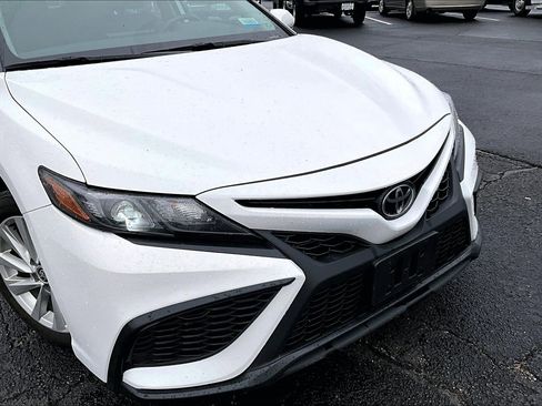 Used 2024 Toyota Camry SE FWD image 3