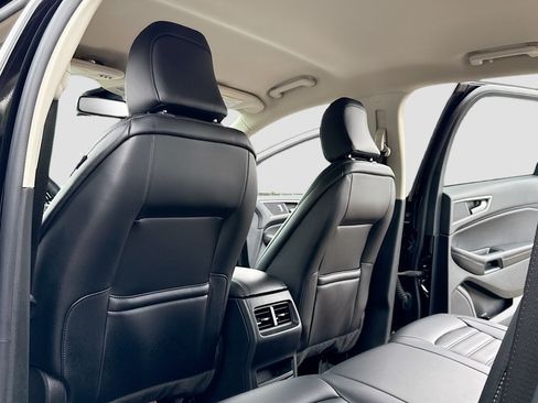 Used 2023 Ford Edge SEL w/ Convenience Package AWD/4WD image 6