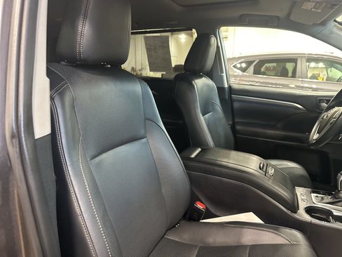Used 2019 Toyota Highlander Limited w/ Protection Package #3 AWD/4WD image 45