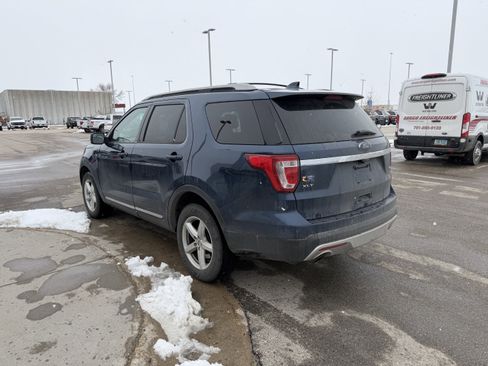 Used 2016 Ford Explorer XLT w/ Equipment Group 202A image 3