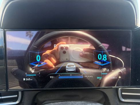 Used 2023 Hyundai Elantra Limited image 10