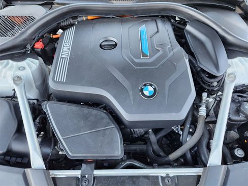 Used 2023 BMW 530e xDrive image 32