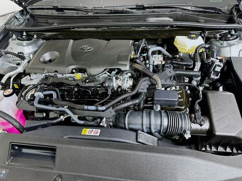 Used 2025 Toyota Camry SE image 31