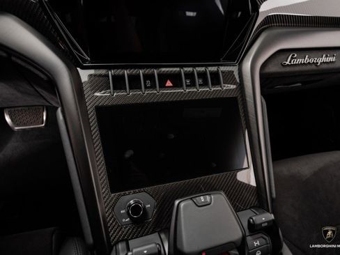 Used 2024 Lamborghini Urus S image 32