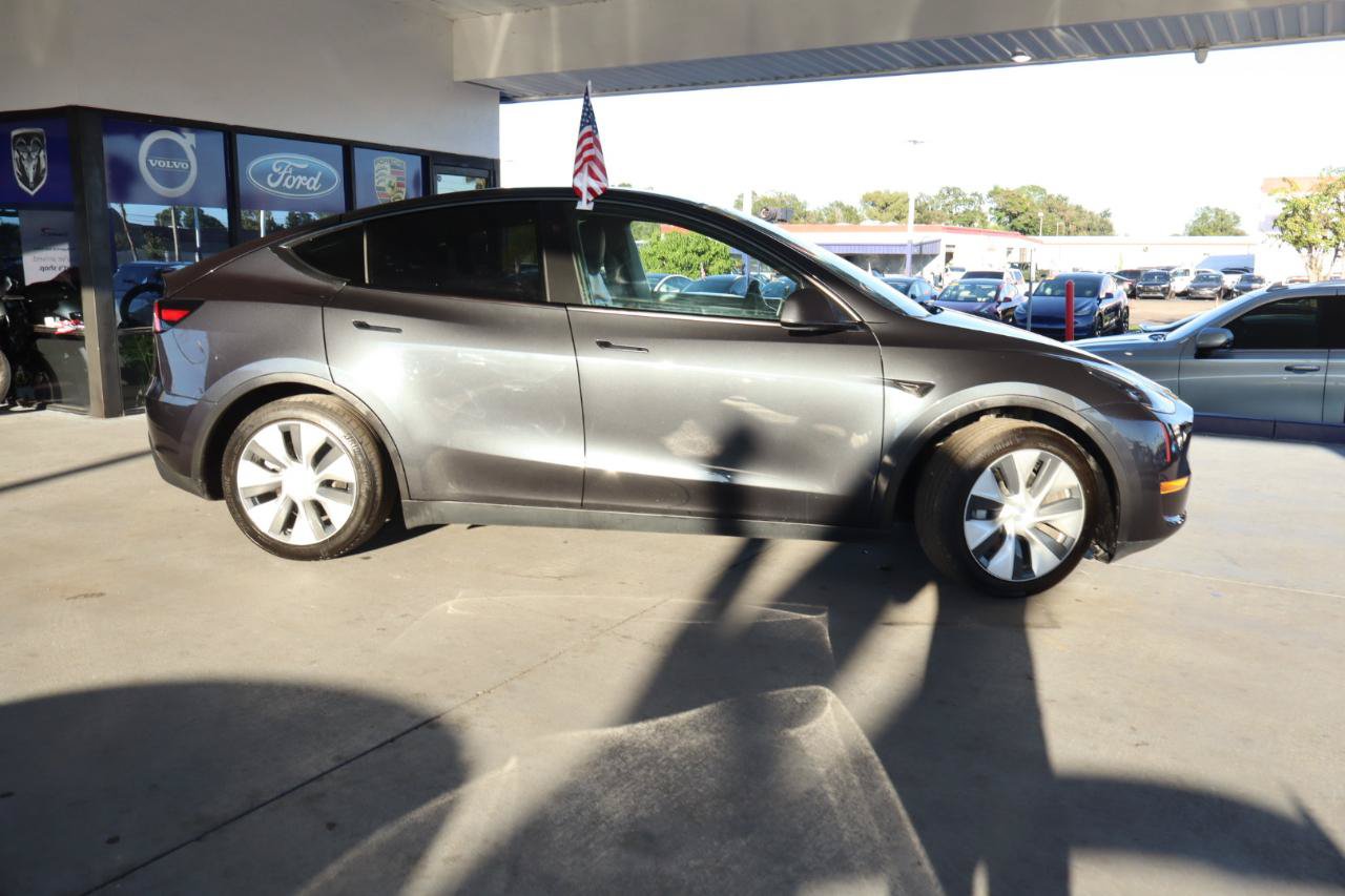 Used 2024 Tesla Model Y Long Range RWD image 4
