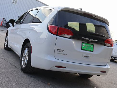 Used 2024 Chrysler Voyager LX image 3