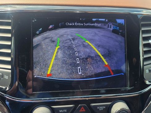 Used 2020 Jeep Grand Cherokee Overland AWD/4WD image 22