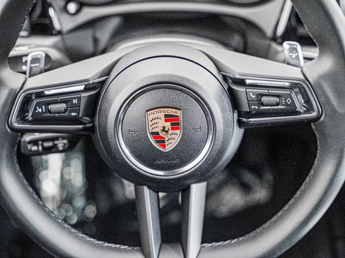 Certified 2025 Porsche Macan AWD/4WD image 17