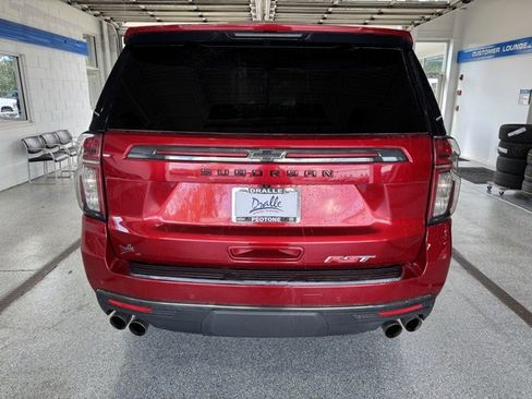 Used 2022 Chevrolet Suburban RST w/ Sport Performance Package image 12