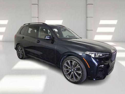 Used 2022 BMW X7 xDrive40i w/ M Sport Package image 2