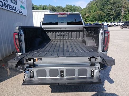Used 2025 GMC Sierra 2500 AT4 w/ AT4 Premium Plus Package AWD/4WD image 6