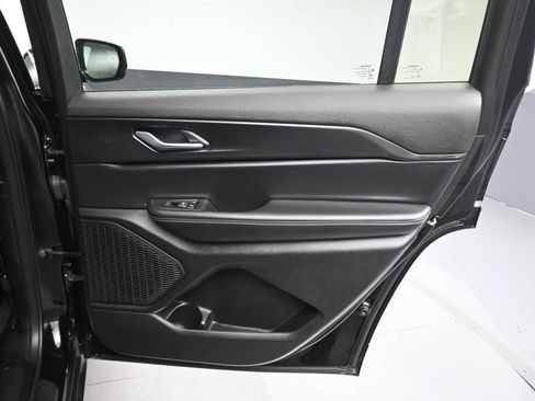 Used 2025 Jeep Grand Cherokee L Altitude AWD/4WD image 44