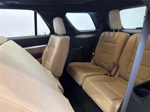 Used 2017 Ford Explorer XLT w/ Equipment Group 202A image 13