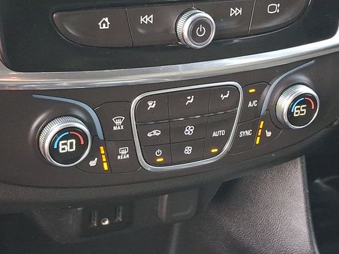 Used 2018 Chevrolet Traverse LT AWD/4WD image 17