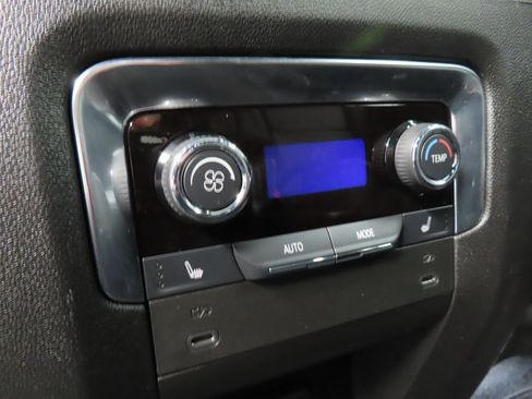 Used 2025 Chevrolet Suburban Z71 image 11