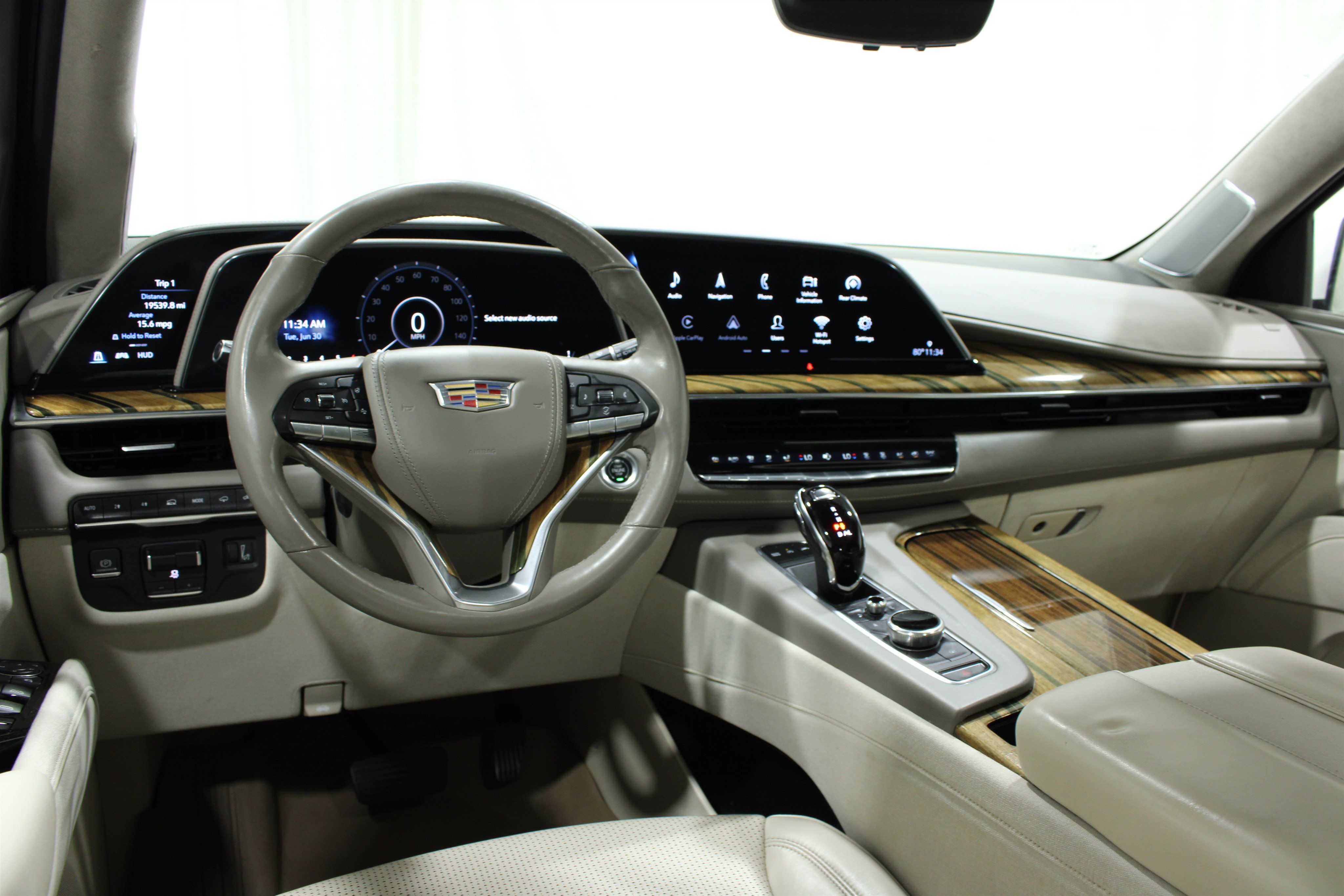 Used 2023 Cadillac Escalade Sport Platinum AWD/4WD image 2