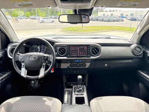 Used 2021 Toyota Tacoma SR5 RWD image 17