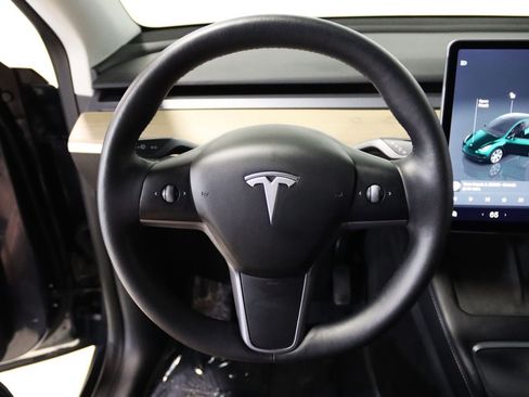 Used 2022 Tesla Model Y Long Range AWD/4WD image 32