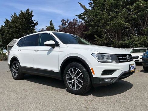 Used 2018 Volkswagen Tiguan SE AWD/4WD image 2