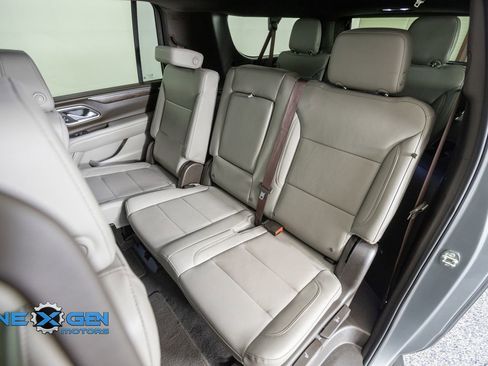 Used 2023 Chevrolet Suburban LT w/ Luxury Package AWD/4WD image 33