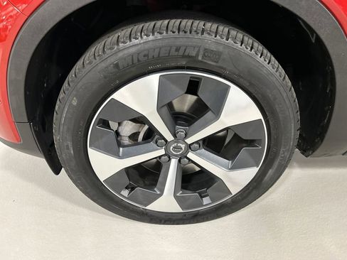 Certified 2023 Volvo XC40 B5 Plus w/ Protection Package Premier AWD/4WD image 8