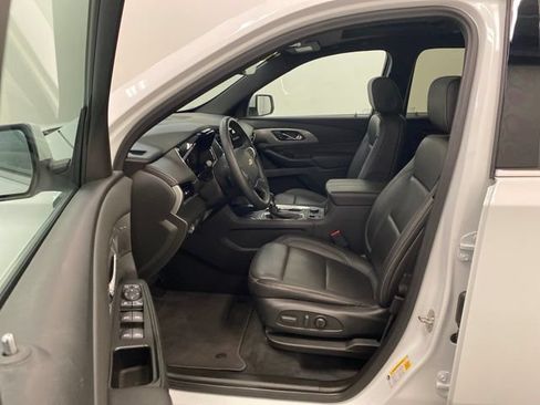 Used 2023 Chevrolet Traverse LT w/ LT Premium Package AWD/4WD image 8