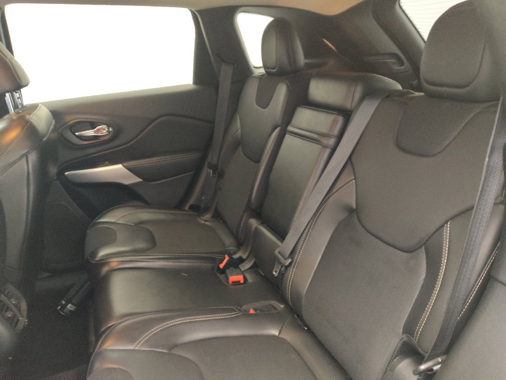 Used 2018 Jeep Cherokee Latitude Plus FWD image 18