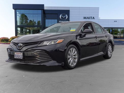 Used 2019 Toyota Camry LE FWD image 7