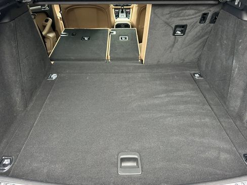 Used 2023 Porsche Macan image 15