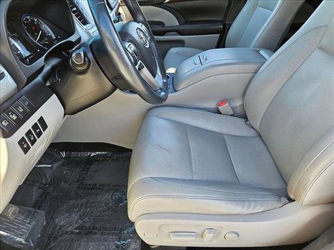 Used 2016 Toyota Highlander Limited Platinum image 16