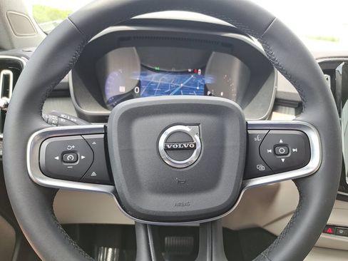 Used 2024 Volvo XC40 B5 Ultimate w/ Climate Package AWD/4WD image 10