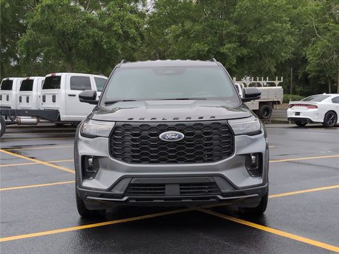 Used 2025 Ford Explorer ST-Line w/ ST-Line Street Pack AWD/4WD image 10