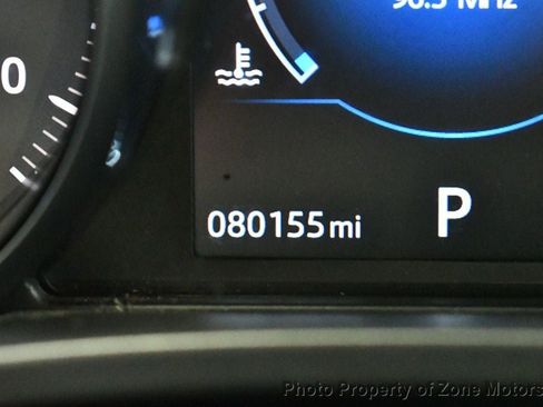 Used 2017 Jaguar XE Premium image 32