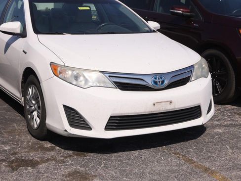 Used 2014 Toyota Camry LE image 2