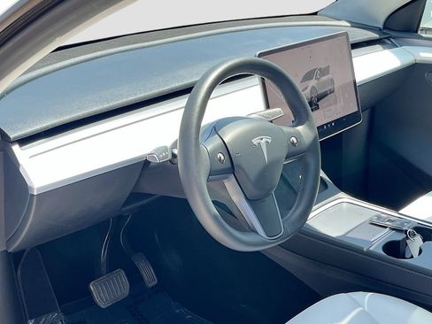 Used 2024 Tesla Model Y Long Range AWD/4WD image 9