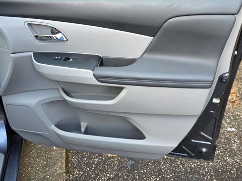 Used 2014 Honda Odyssey Touring Elite image 40