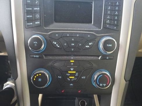 Used 2015 Ford Fusion SE w/ Equipment Group 202A image 22