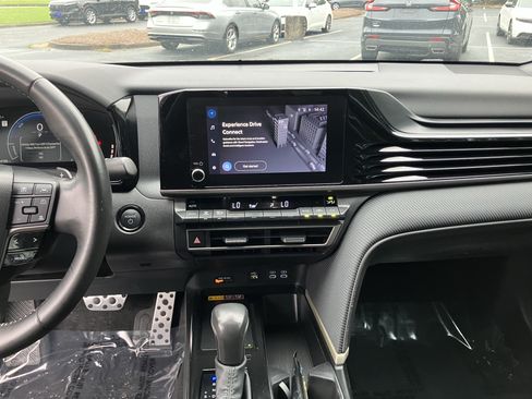 Used 2025 Toyota Camry SE FWD image 27