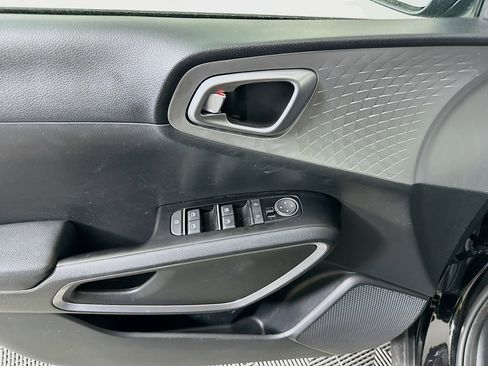 Used 2025 Kia Soul LX w/ LX Technology Package image 15