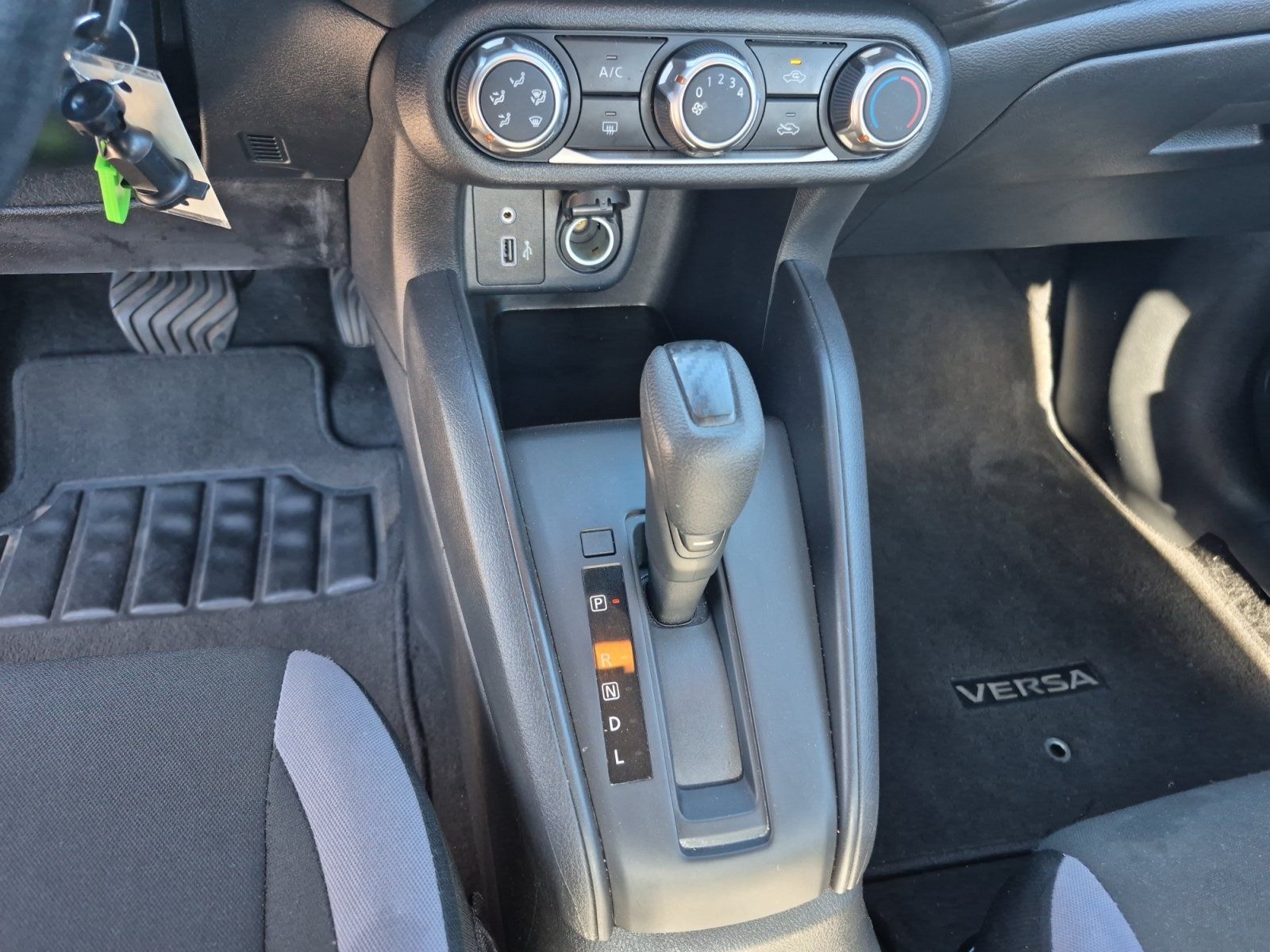 Used 2025 Nissan Versa S FWD image 12