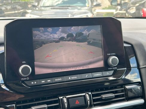 Used 2022 Nissan Pathfinder SV FWD image 31