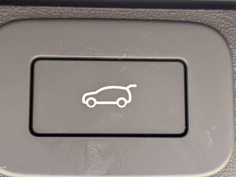 Used 2024 Land Rover Discovery Dynamic SE AWD/4WD image 13