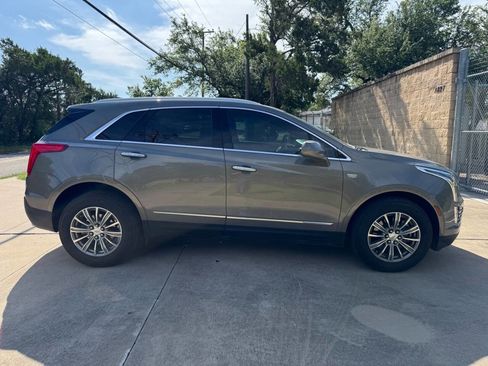Used 2017 Cadillac XT5 Luxury w/ Driver Awareness Package FWD image 16