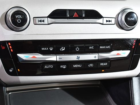 Used 2022 Ford Explorer XLT w/ Equipment Group 202A image 30