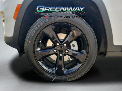 New 2025 Jeep Grand Cherokee Altitude RWD image 32