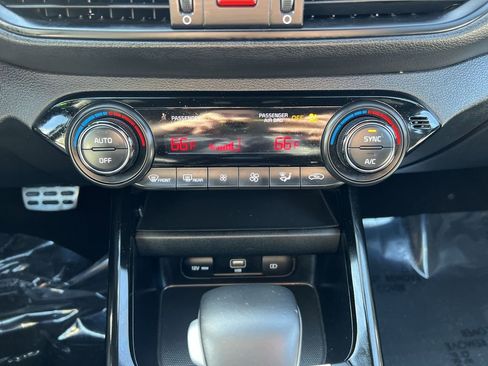 Used 2023 Kia Forte GT-Line w/ GT-Line Technology Package image 20